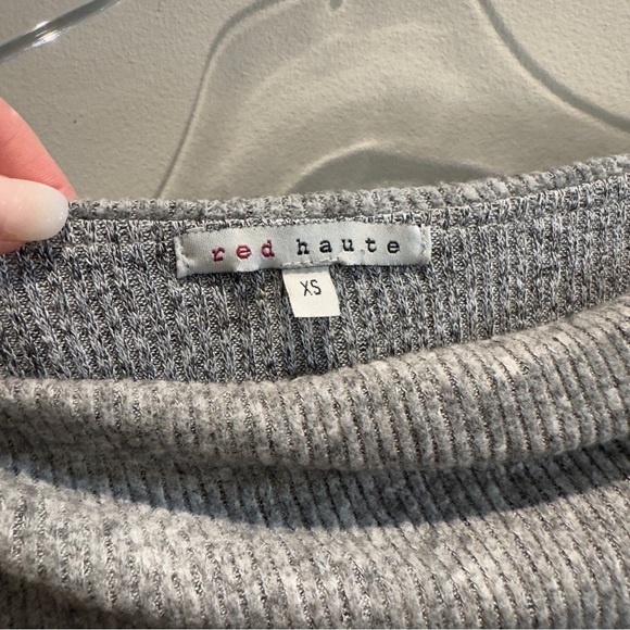 Red Haute -Gray Off-Shoulder Sweater Size XS - Picture 2 of 4